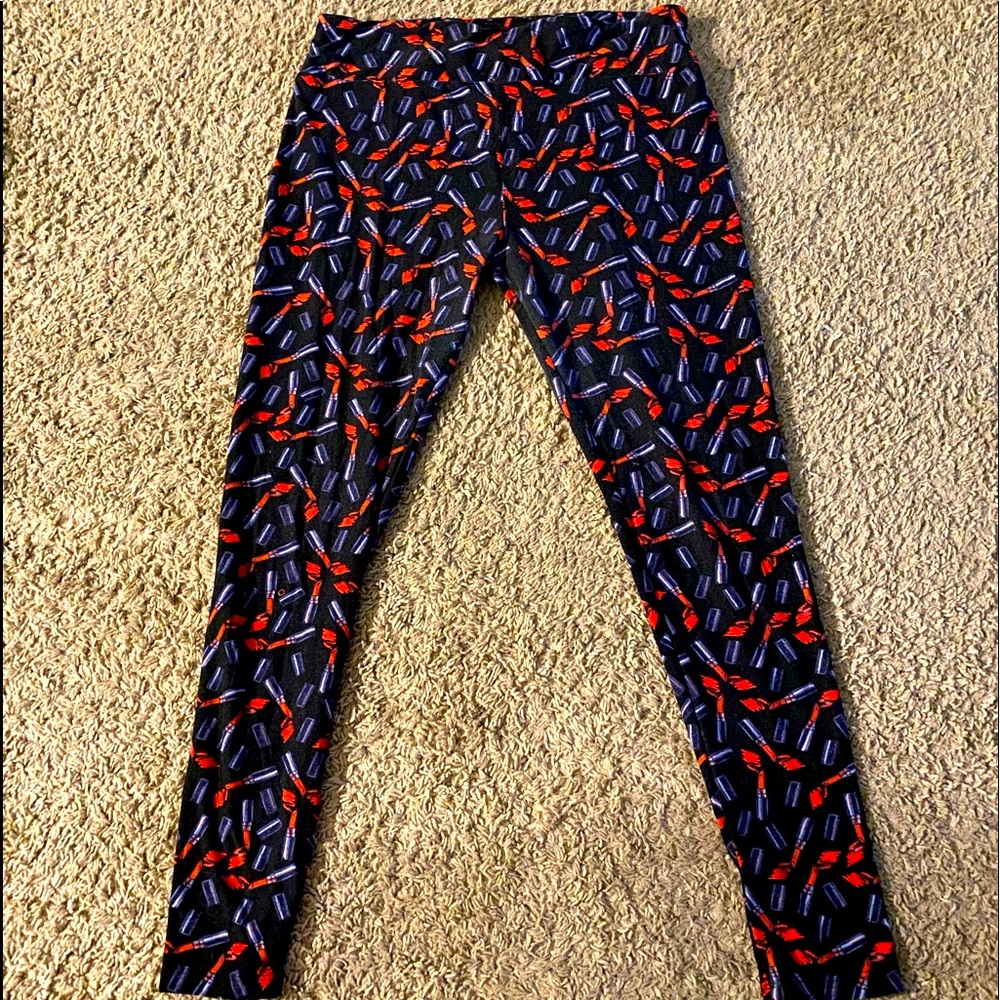Womens Tall and curvy lipstick print leggings